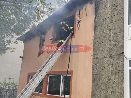 Alertă în Eforie Nord! Hotelul Uranus a luat foc! Video