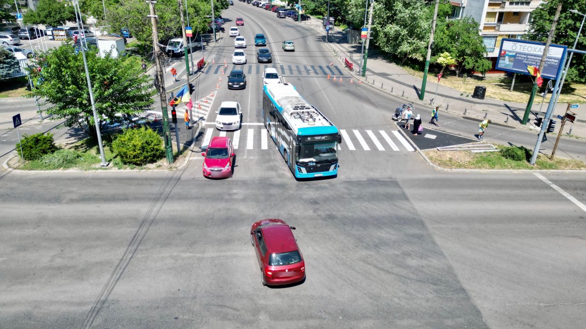 Vesti bune! Trecerea de pietoni nesemaforizata de pe strada Sucevei a fost relocata si semaforizata