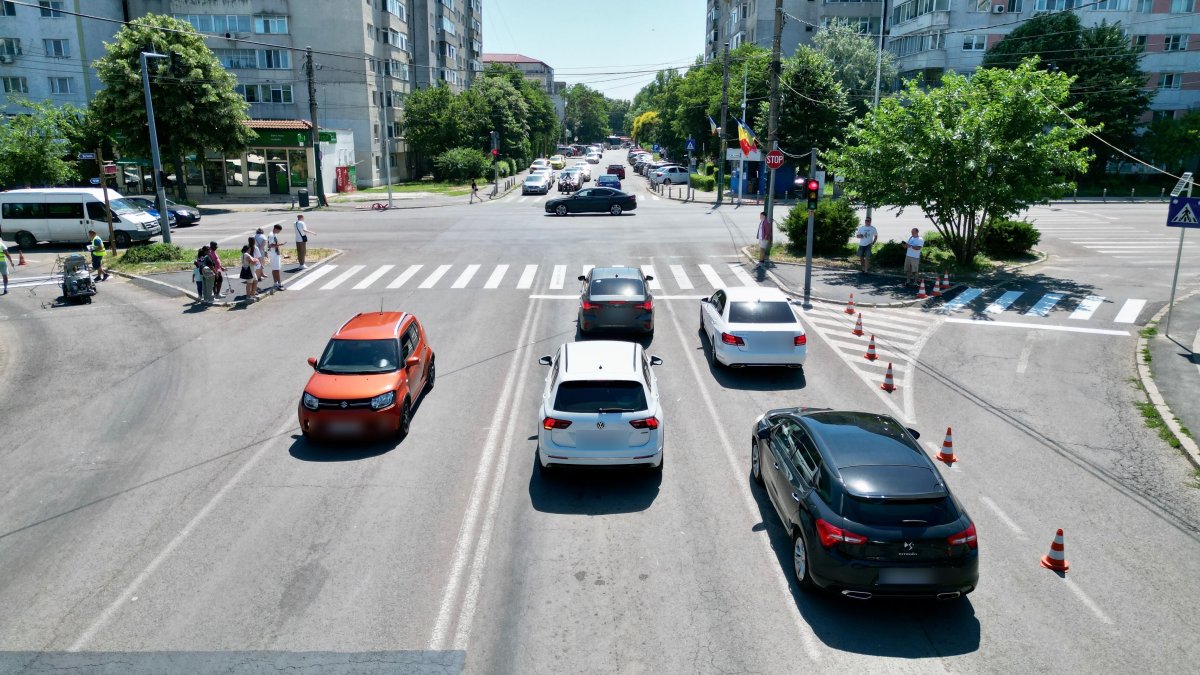 Vesti bune! Trecerea de pietoni nesemaforizata de pe strada Sucevei a fost relocata si semaforizata