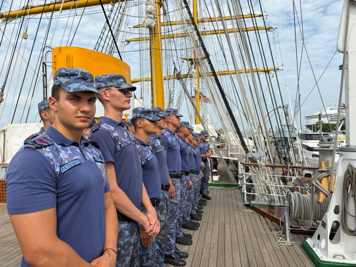 Nava-scoala „Mircea„ a parasit portul Norfolk si isi continua marsul de pe coasta de est a SUA Nava-scoala „Mircea„ a parasit portul Norfolk si isi continua marsul de pe coasta de est a SUA