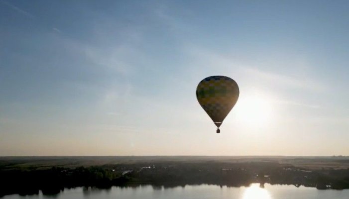 O localitate din România a cumpărat un balon cu aer cald de aproape 100.000 de euro care nu zboară. Ce explicație a dat primarul