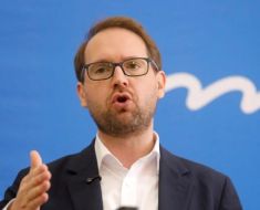 Dominic Fritz, atac la adresa PSD: „Se preface că ar căuta gaura în buget“
