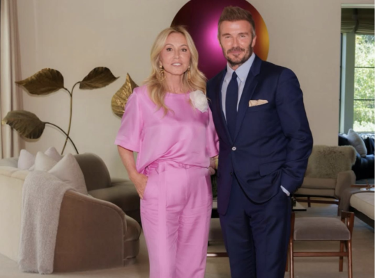 Anastasia Soare, alături de David și Victoria Beckham. Antrenorul a obținut o stea pe Walk of Fame
