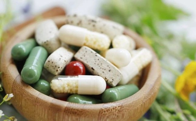 Pericol ascuns: Consumul regulat de suplimente alimentare poate afecta organismul