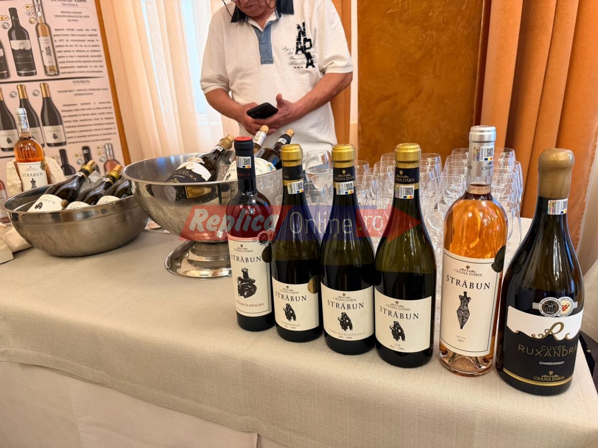 Specialistii din industria ospitalitatii, turismului si gastronomiei si-au dat intalnire pe litoral, la Hotel Iaki din Mamaia. Video