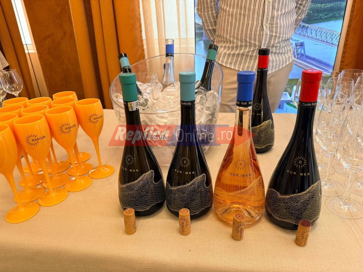 Specialistii din industria ospitalitatii, turismului si gastronomiei si-au dat intalnire pe litoral, la Hotel Iaki din Mamaia. Video
