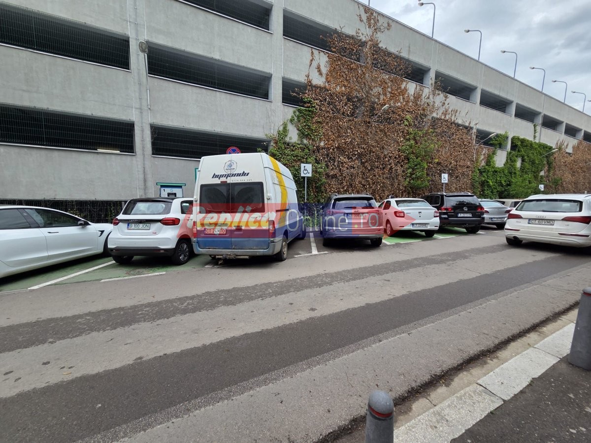 Parcarea de la Spitalul Judetean destinata persoanelor cu dizabilitati este ocupata de soferii fara handicap. Video