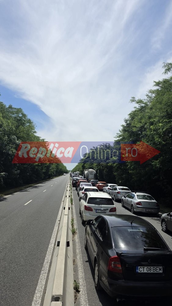 Accident rutier pe DN39, intre un autoturism si o motocicleta: traficul este oprit temporar. Video Accident rutier pe DN39, intre un autoturism si o motocicleta: traficul este oprit temporar. Video
