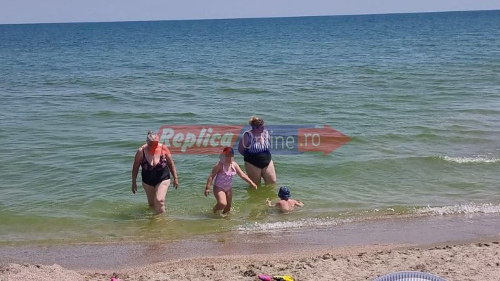 Cod portocaliu de caniculă, cod roșu de inconștiență. La ce ore au fost surprinși mai mulți copii făcând plajă alături de părinți