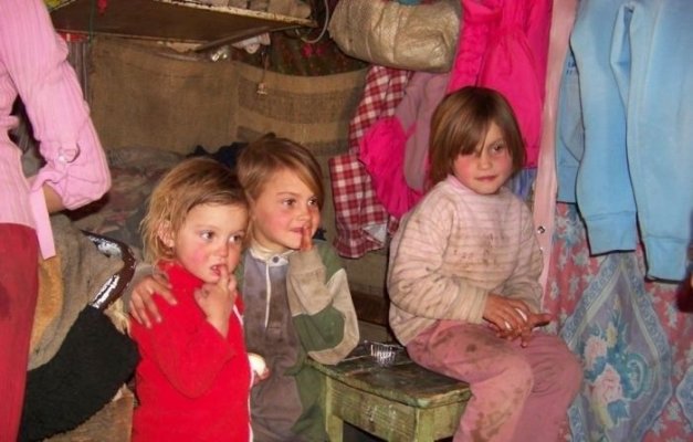 Asociația „Suflete Deschise„ a dăruit cadouri familiilor nevoiașe din Constanța, cu ocazia Rusaliilor!