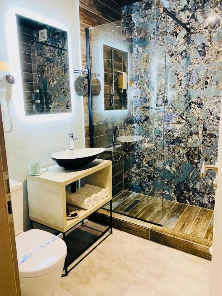 La hotel Marea Neagra din Mamaia... decat sa folosesti prosoapele... mai bine te stergi cu hartie igienica... ca sa nu ramai fara bani La hotel Marea Neagra din Mamaia... decat sa folosesti prosoapele... mai bine te stergi cu hartie igienica... ca sa nu ramai fara bani