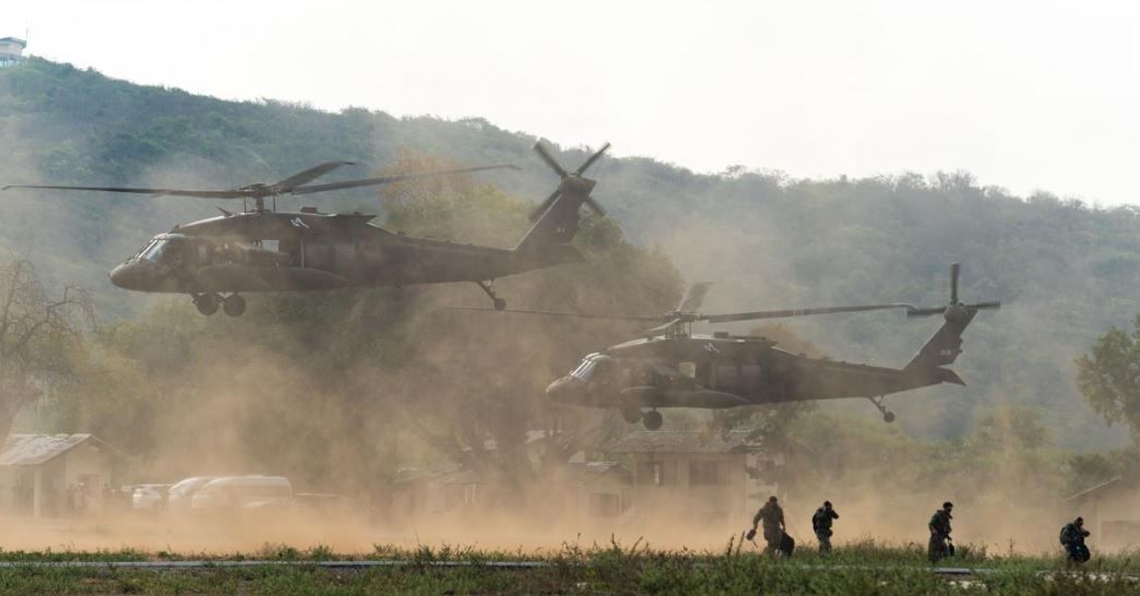 Pentagonul a adus elicoptere de atac Apache la Baza Mihail Kogalniceanu