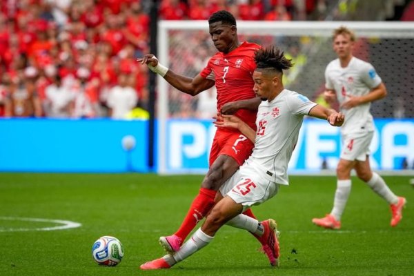  Elveția învinge Canada cu 2-1 și termină pe primul loc în grupă