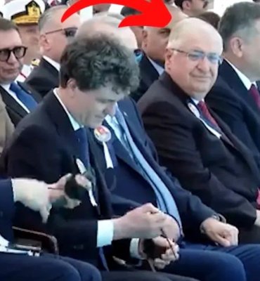 Nicușor Dan s-a încurcat în căștile de traducere, în Turcia. Scena a atras atenția și delegației lui Erdogan. Video
