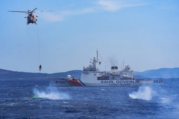 Exclusiv! Imagini cu marinarii turci salvați pe 5 iunie de pe pescadorul scufundat din cauza unui atac cu dronă. Video
