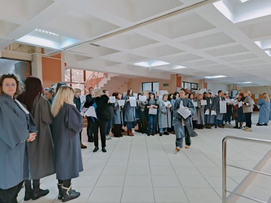 Haos în programul instanțelor de judecată din țară, inclusiv din Constanța! Grefierii intră în grevă