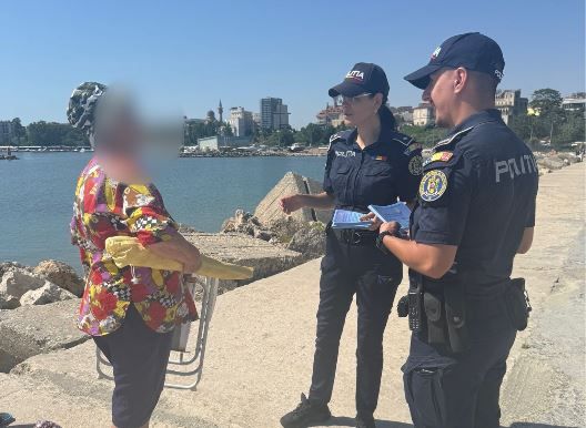 Ofiterii din cadrul IPJ Constanta i-au informat pe turisti cum sa previna furturile de pe plaja