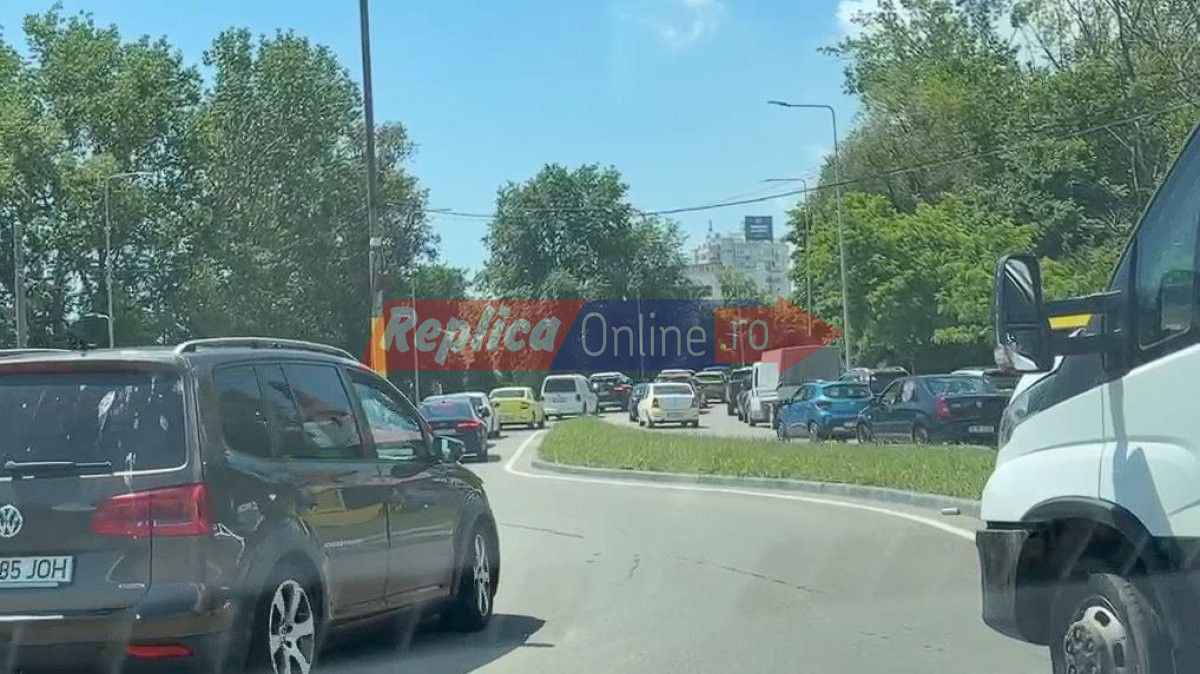 Se circula bara la bara, la iesirea din Mamaia spre Constanta. Video