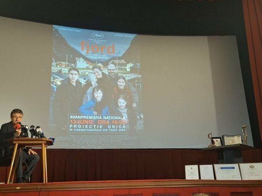 Cristian Mungiu cere ca Sala Palatului să fie folosită de cineaști pentru premierele românești