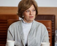 Oana Gheorghiu spune că PSD va trebui să îşi asume guvernarea şi să aducă „laptele şi mierea promise“ Oana Gheorghiu spune că PSD va trebui să îşi asume guvernarea şi să aducă „laptele şi mierea promise“