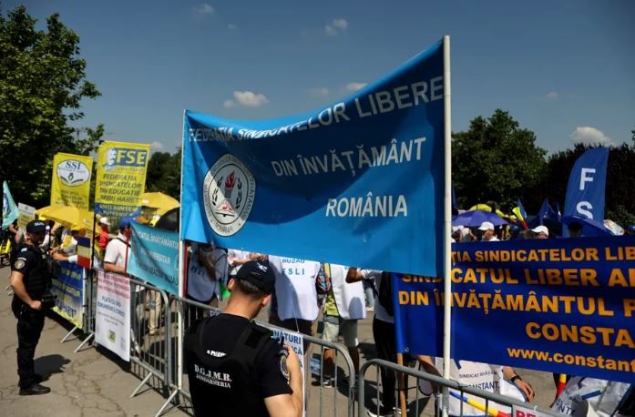 Cadrele didactice protesteaza in fata Parlamentului cu cateva zile inainte de Bacalaureat
