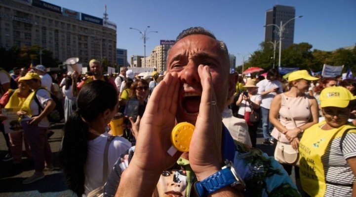 Val de proteste față de noua lege a salarizării. Medicii și profesorii ies în stradă. Grefierii își suspendă activitatea