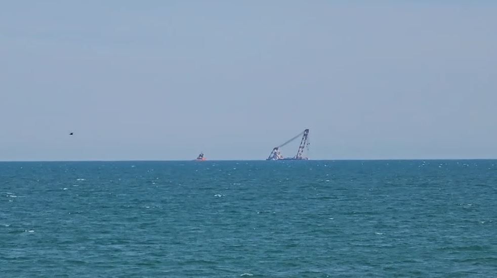 Unul dintre marinarii aflati pe remorcherul Astana a fost scos, in urma ranfluarii acestuia. Video