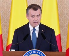 Eugen Tomac spune că organizarea alegerilor anticipatele ar fi „un cadou pentru Putin“