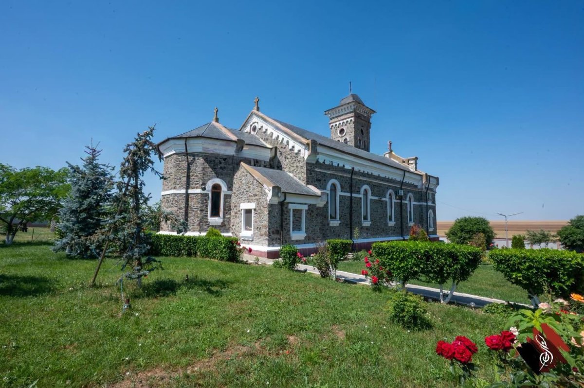 Cea de-a II-a editie a Taberei de Iconografie de la Manastirea Colilia s-a incheiat cu un vernisaj de exceptie