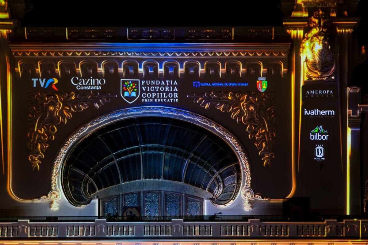 Peste 5.000 de oameni au dat viata falezei Cazinoului din Constanta la cel mai mare eveniment cultural al verii de la mare
