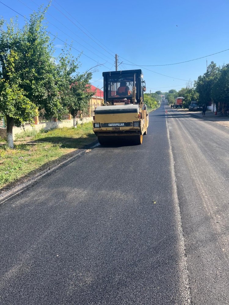 Echipajele Drumuri Judetene efectueaza lucrari de intretinere si modernizare pe mai multe tronsoane de drum