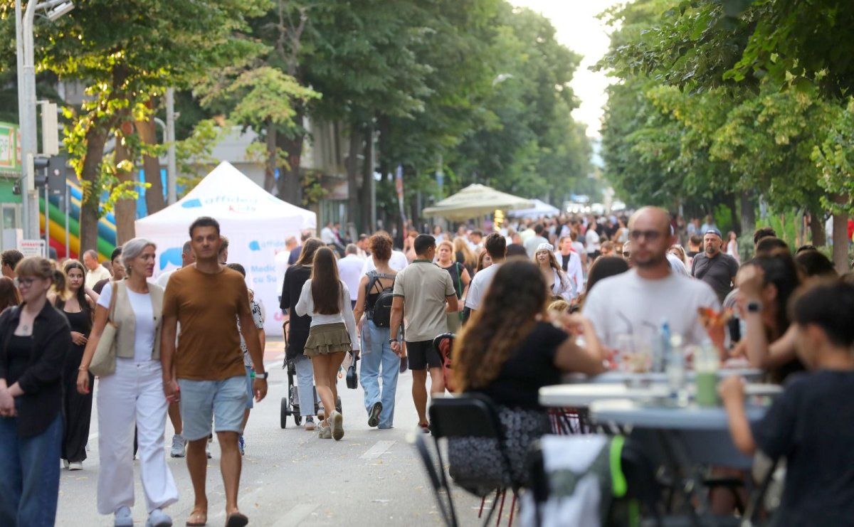 Peste 700.000 de vizitatori in primele doua saptamani. NIBIRU extinde programul dedicat familiilor si anunta Family Fest Peste 700.000 de vizitatori in primele doua saptamani. NIBIRU extinde programul dedicat familiilor si anunta Family Fest