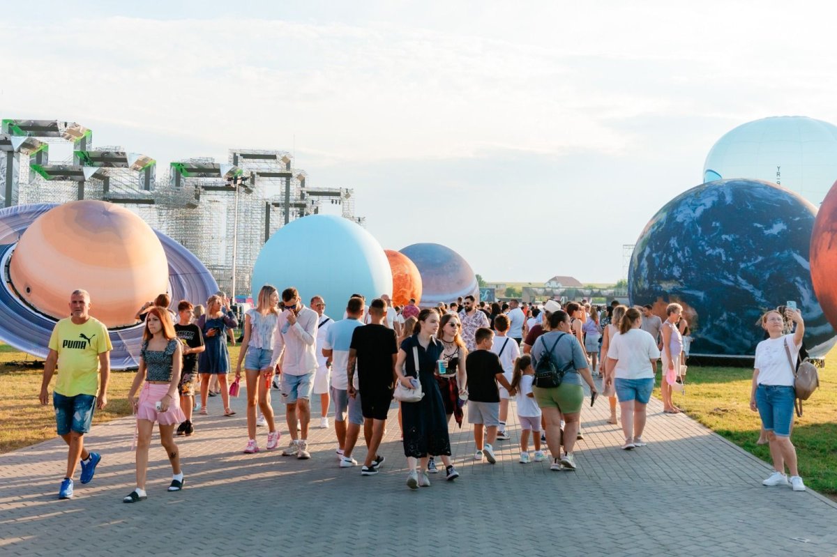 S-a deschis cea mai mare statiune de entertainment de pe litoral. NIBIRU, prima zi sold out cu 50.000 vizitatorii.