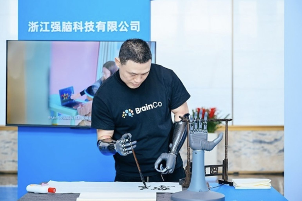 China mizeaza pe dispozitive purtabile in cursa pentru tehnologia care conecteaza creierul la computere China mizeaza pe dispozitive purtabile in cursa pentru tehnologia care conecteaza creierul la computere
