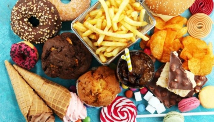 Alimentele ultraprocesate ar putea fi un factor de risc pentru bolile cardiovasculare, conform ICO 2026