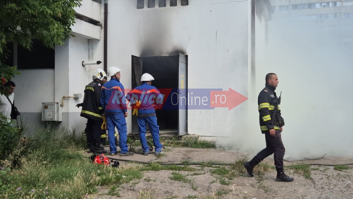 Incendiu in spatele complexului Abator, din cauza unui scurtcircuit electric. Video Incendiu in spatele complexului Abator, din cauza unui scurtcircuit electric. Video