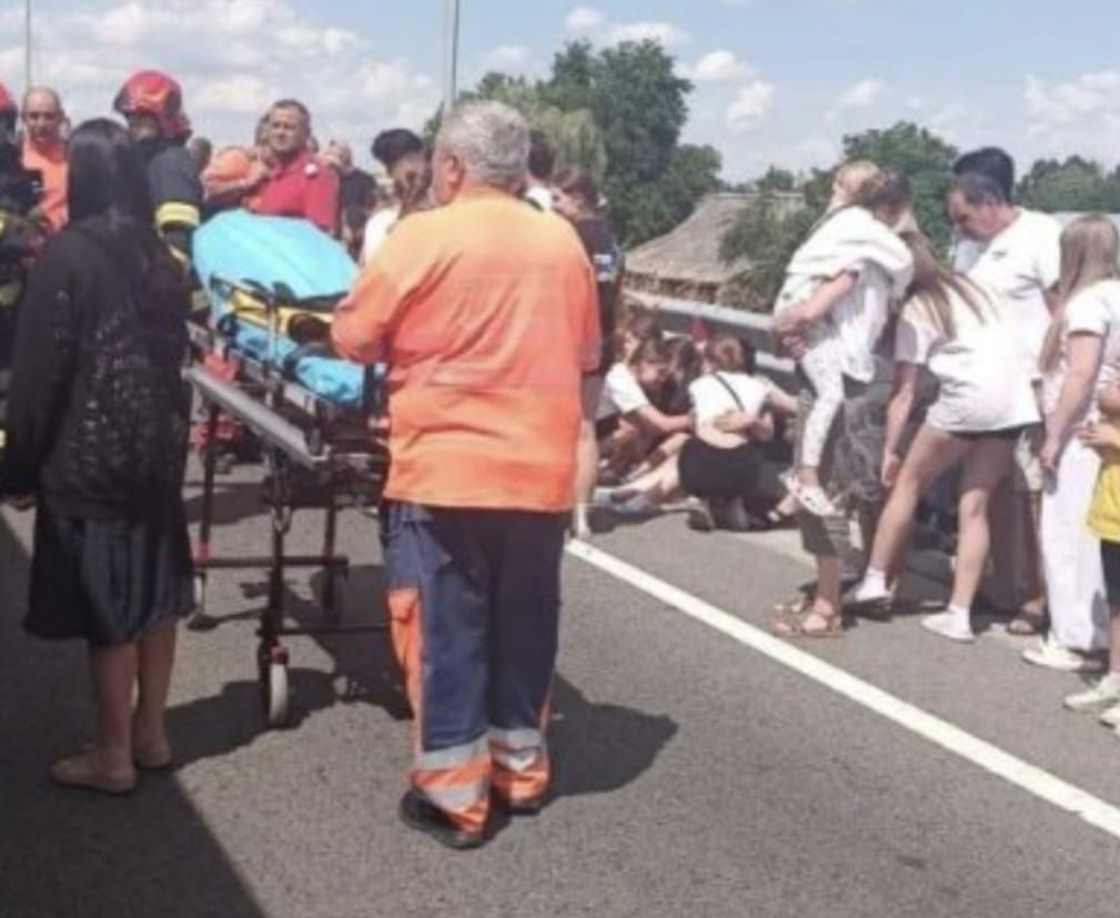 Accident grav in judetul Calarasi: un autocar plin cu copii a intrat in coliziune cu un TIR. A fost activat Planul Rosu de Interventie Accident grav in judetul Calarasi: un autocar plin cu copii a intrat in coliziune cu un TIR. A fost activat Planul Rosu de Interventie