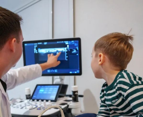 Medic: Ce trebuie să știe părinții despre ecografia abdominală la copii
