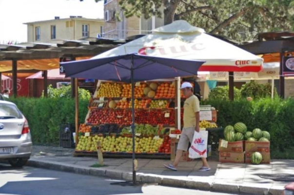 70 de mii de români ajung anual la spital, din cauza alimentelor alterate. Pericolul fructelor și legumelor ținute în soare