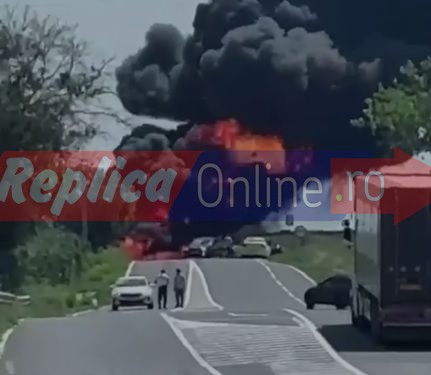 Accident rutier urmat de un incendiu, intre un utilaj agricol si o cisterna, la iesire din Harsova spre Constanta! Video Accident rutier urmat de un incendiu, intre un utilaj agricol si o cisterna, la iesire din Harsova spre Constanta! Video