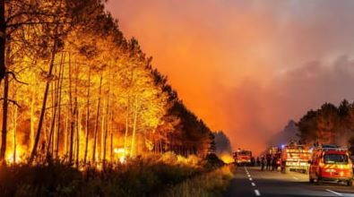Romania prelungeste cu inca doua saptamani misiunea contingentului de pompieri din Franta