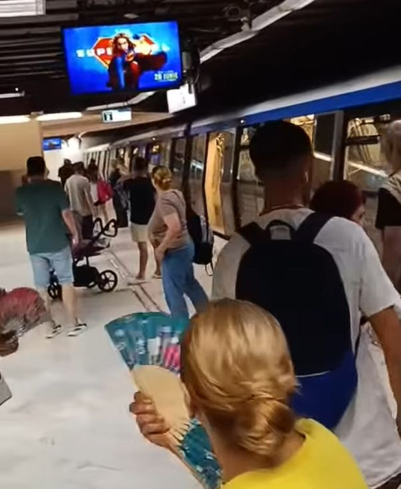 Nou incident la metrou dupa inundatiile din Capitala. Circulatia a fost oprita la statia Universitate. Video Nou incident la metrou dupa inundatiile din Capitala. Circulatia a fost oprita la statia Universitate. Video