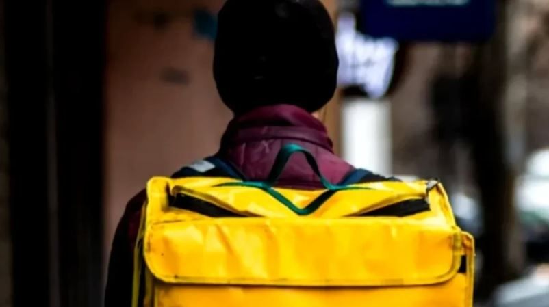 ANPC avertizeaza: Gandaci si mizerie in gentile unor livratori de mancare