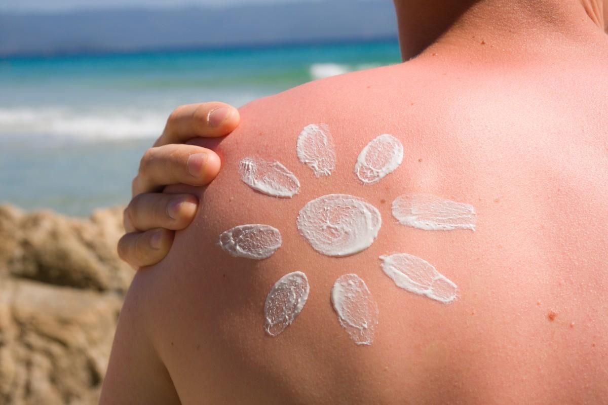 Un medic italian sustine ca razele solare nu cauzeaza cancer si ca produsele de protectie solara sunt inutile Un medic italian sustine ca razele solare nu cauzeaza cancer si ca produsele de protectie solara sunt inutile
