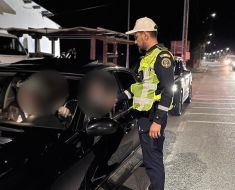 Bărbatul din Techirghiol condamnat la închisoare pentru conducere fără permis a fost ridicat de polițiști și dus la Poarta Albă Bărbatul din Techirghiol condamnat la închisoare pentru conducere fără permis a fost ridicat de polițiști și dus la Poarta Albă