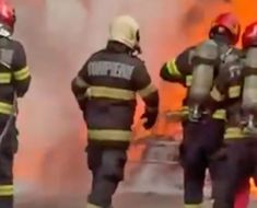 Militarii ISU Dobrogea luptă cu flăcările după ce o mașină a luat foc în Ovidiu