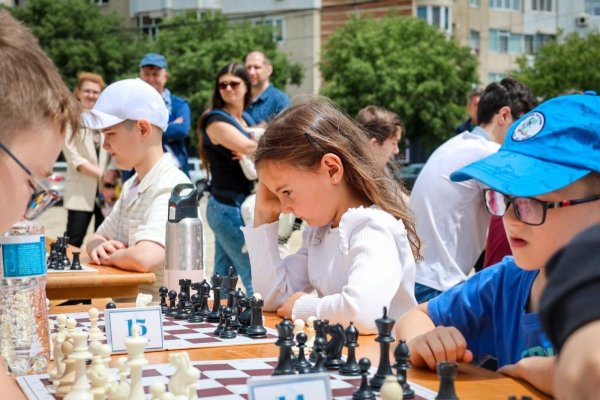 Primăria Năvodari a organizat în Parcul Central o competiție de șah