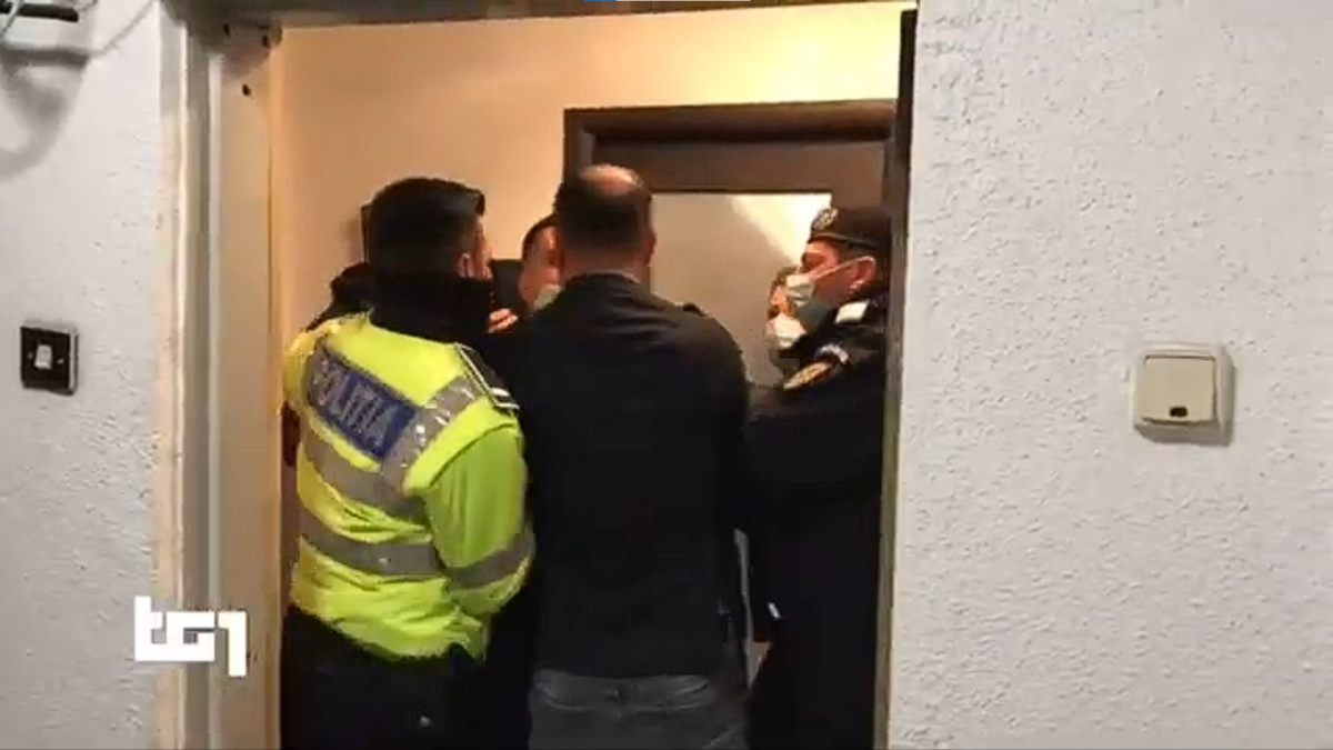 Diana sosoaca a fost trimisa in judecata, dupa ce a sechestrat o echipa de jurnalisti italieni in biroul sau de avocat. Video Diana sosoaca a fost trimisa in judecata, dupa ce a sechestrat o echipa de jurnalisti italieni in biroul sau de avocat. Video