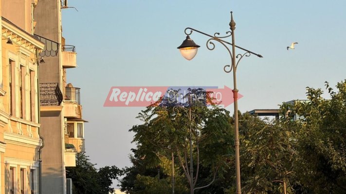 Paradoxul iluminatului public din Constanța: Apel la economie... cu becurile aprinse în miezul zilei! Video 