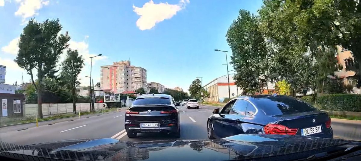 Manevra riscanta si comportament agresiv al unui sofer cu masina de Galati. Video
